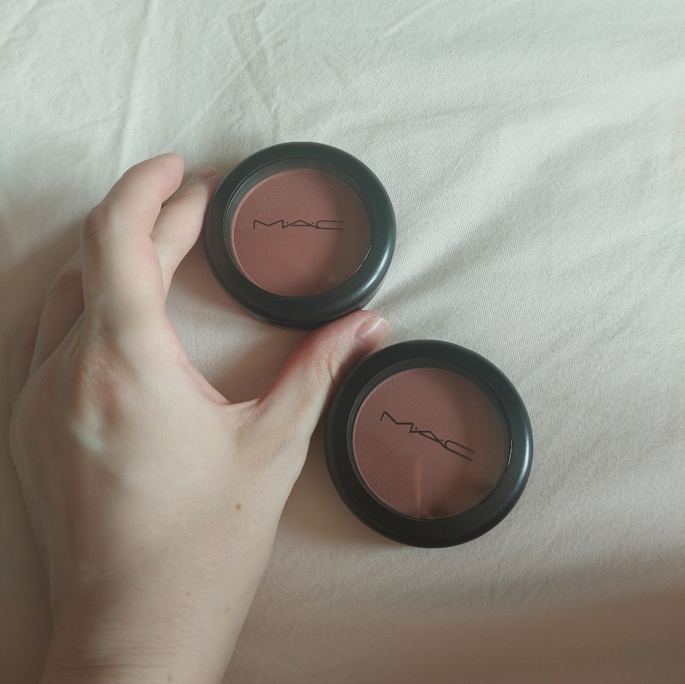 Set of 2 MAC Powder blushes - Mocha and Desert Rose